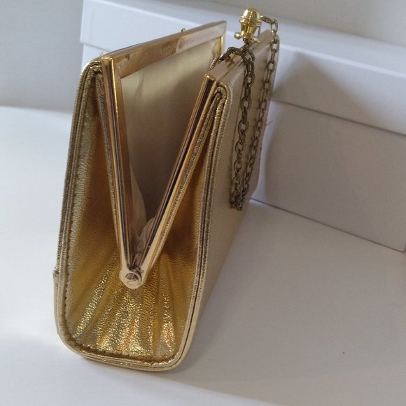 Love this Gold Lame Purse, Handbag, Evening Clutch. Nice intricate detail. - Picture 9 of 13